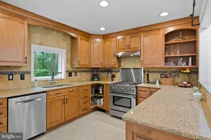 4441 Village Dr, Fairfax, VA 22030 - Photo 22