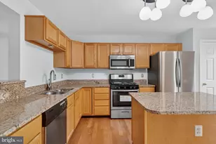 7723 Markham Grant Ln, Alexandria, VA 22315 - Photo 8