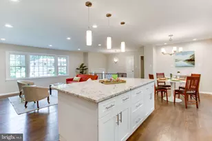 9112 Santayana Dr, Fairfax, VA 22031 - Photo 10