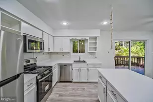 2974 Borge St, Oakton, VA 22124 - Photo 8