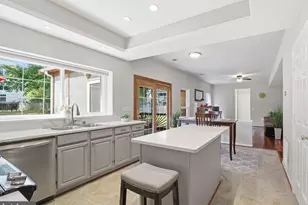 7010 Green Spring Ln, Alexandria, VA 22306 - Photo 12