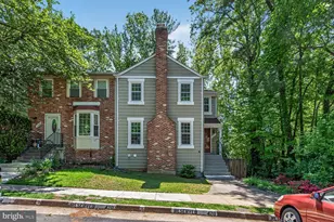 10041 Chestnut Wood Ln, Burke, VA 22015 - Photo 2