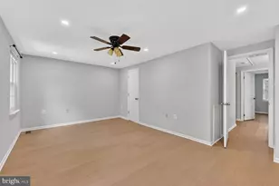 10041 Chestnut Wood Ln, Burke, VA 22015 - Photo 16