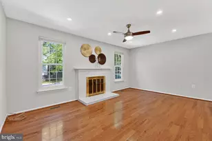 10041 Chestnut Wood Ln, Burke, VA 22015 - Photo 12