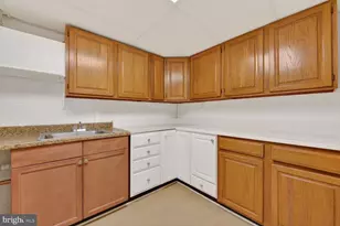 10041 Chestnut Wood Ln, Burke, VA 22015 - Photo 28