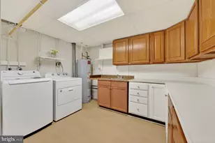 10041 Chestnut Wood Ln, Burke, VA 22015 - Photo 26