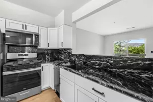 12915 Alton Square, Herndon, VA 20170 - Photo 4
