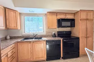 9921 Woodrow St, Vienna, VA 22181 - Photo 12