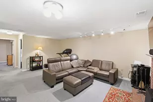 6086 Heatherwood Dr, Alexandria, VA 22310 - Photo 34