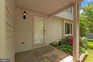 9404 Mirror Pond Dr, Fairfax, VA 22032 - Photo 4