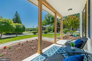 9556 Pine Bough Pl, Vienna, VA 22181 - Photo 4