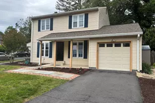 9556 Pine Bough Pl, Vienna, VA 22181 - Photo 1