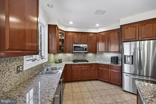 8306 Elm Grove Ct, Vienna, VA 22182 - Photo 6