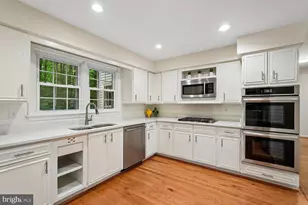 11732 Stuart Mill Rd, Oakton, VA 22124 - Photo 12