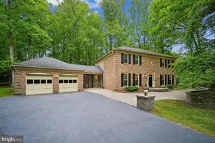 11732 Stuart Mill Rd, Oakton, VA 22124 - Photo 2
