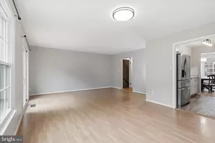 10256 Friendship Ct, Fairfax, VA 22032 - Photo 12