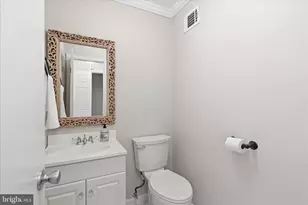 10256 Friendship Ct, Fairfax, VA 22032 - Photo 16