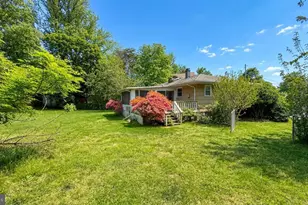 902 Olympian Cir SW, Vienna, VA 22180 - Photo 4