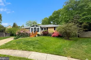 902 Olympian Cir SW, Vienna, VA 22180 - Photo 2