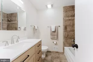 4911 Wycliff Ln, Fairfax, VA 22032 - Photo 6