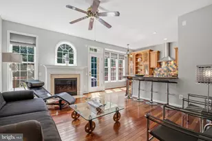 6202 Manchester Park Cir, Alexandria, VA 22310 - Photo 10