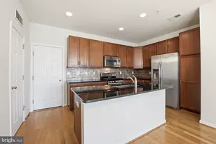 2951 Finsbury Pl, Fairfax, VA 22031 - Photo 10