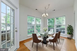 4129 Fountainside Ln, Fairfax, VA 22030 - Photo 4