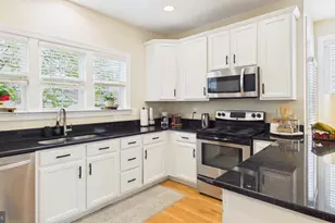 11549 Cavalier Landing Ct, Fairfax, VA 22030 - Photo 12