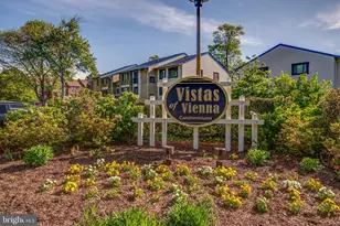 10225 Valentino Dr, Oakton, VA 22124 - Photo 2