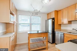 3048 Silent Valley Dr, Fairfax, VA 22031 - Photo 14