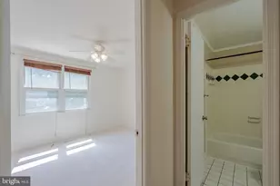 3048 Silent Valley Dr, Fairfax, VA 22031 - Photo 20