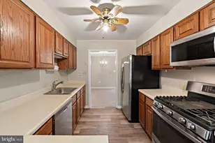 7254 Glen Hollow Ct, Annandale, VA 22003 - Photo 16