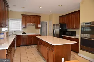 9706 Middleton Ridge Rd, Vienna, VA 22182 - Photo 8