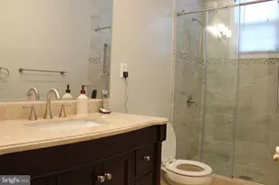 9706 Middleton Ridge Rd, Vienna, VA 22182 - Photo 14