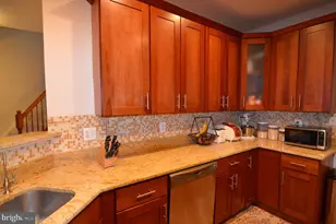 2946 Saxon Flowers Dr, Fairfax, VA 22031 - Photo 18