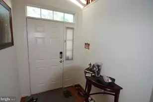 2946 Saxon Flowers Dr, Fairfax, VA 22031 - Photo 4