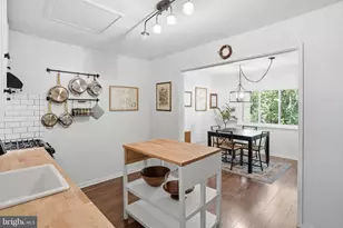 1663 Parkcrest Cir, Reston, VA 20190 - Photo 8