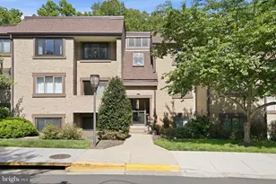 1663 Parkcrest Cir, Reston, VA 20190 - Photo 2