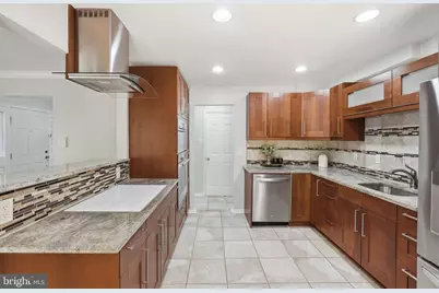 5719 Crownleigh Court, Burke, VA 22015 - Photo 12