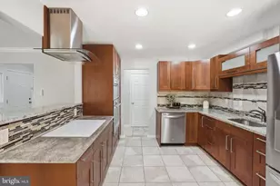 5719 Crownleigh Ct, Burke, VA 22015 - Photo 12