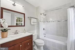 5719 Crownleigh Ct, Burke, VA 22015 - Photo 18