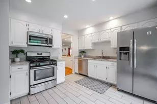 12308 Quiet Hollow Ct, Fairfax, VA 22033 - Photo 8