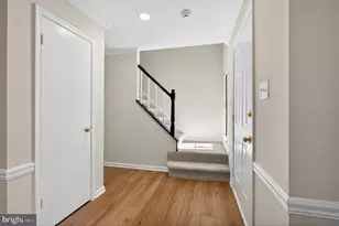 10205 Scarborough Commons Ct, Burke, VA 22015 - Photo 4