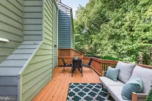 10205 Scarborough Commons Ct, Burke, VA 22015 - Photo 18