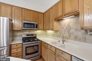 14279 Glade Spring Dr, Centreville, VA 20121 - Photo 12