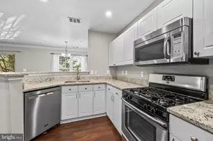 12864 Fair Briar Ln, Fairfax, VA 22033 - Photo 10