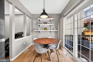 12136 Wedgeway Ct, Fairfax, VA 22033 - Photo 6