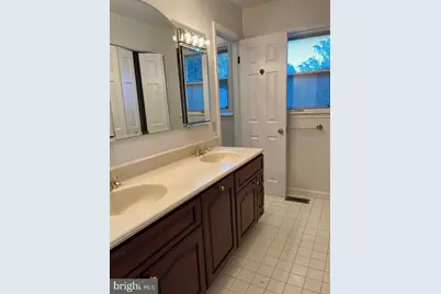 8111 Saxony Drive, Annandale, VA 22003 - Photo 16