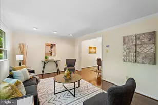 10806 Oldfield Dr, Reston, VA 20191 - Photo 4