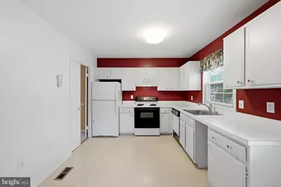 9937 Whitewater Drive, Burke, VA 22015 - Photo 6